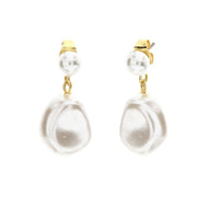 Metal earrings with hanging baroque pearls