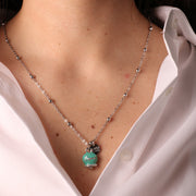 Collana in Metallo con campanella portafortuna verde acqua, con scritta Capri