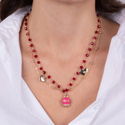 Collana in Metallo multifilo con campanella fucsia e pietre rosse