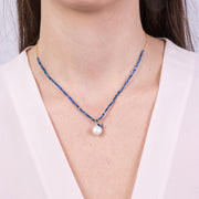 Collana in Metallo con pietre blu e perla centrale