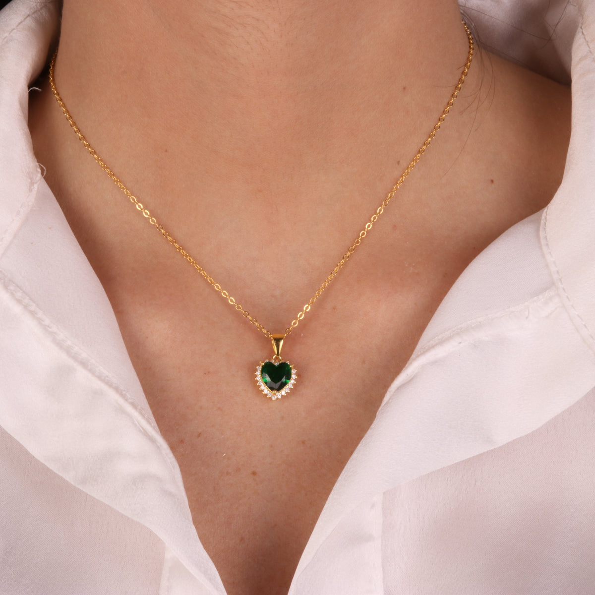 Collana con zircone verde a cuore